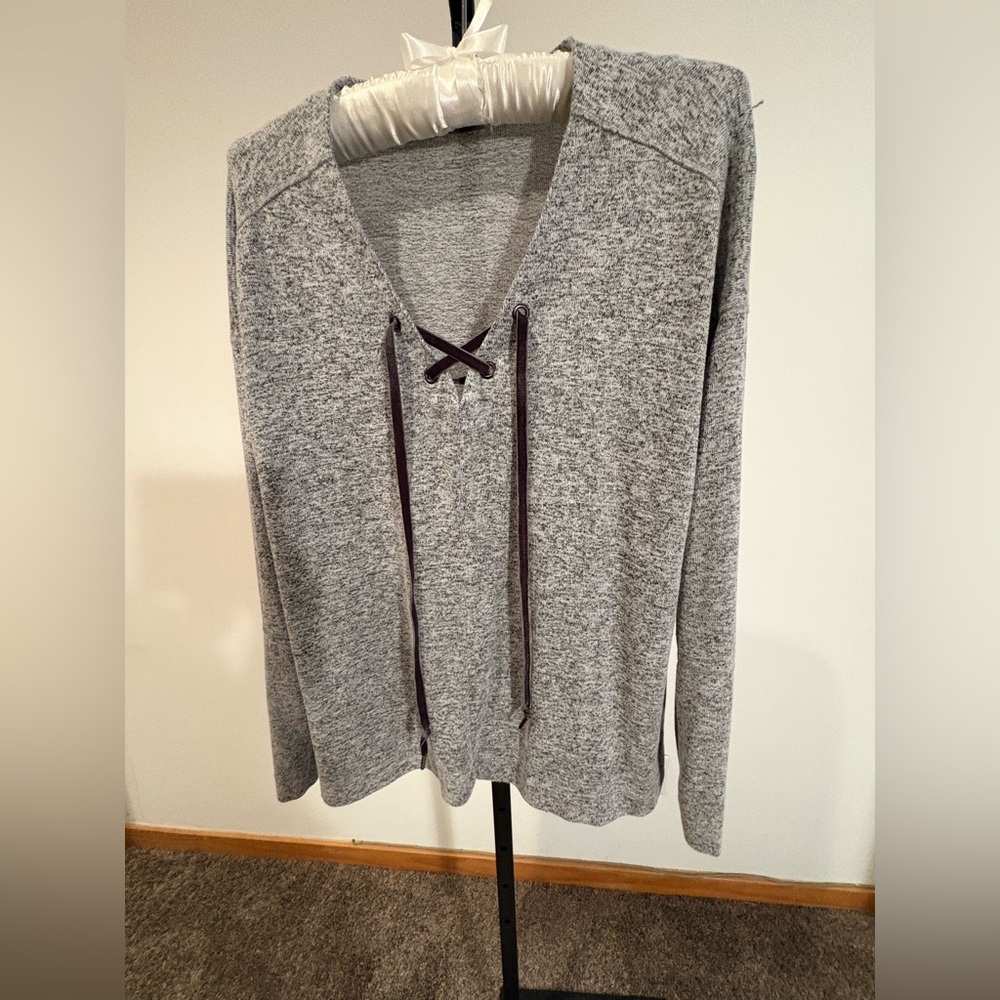 Rails EUC marled lace up w/ velvet ties. Super soft & roomy w/ 2% stretch